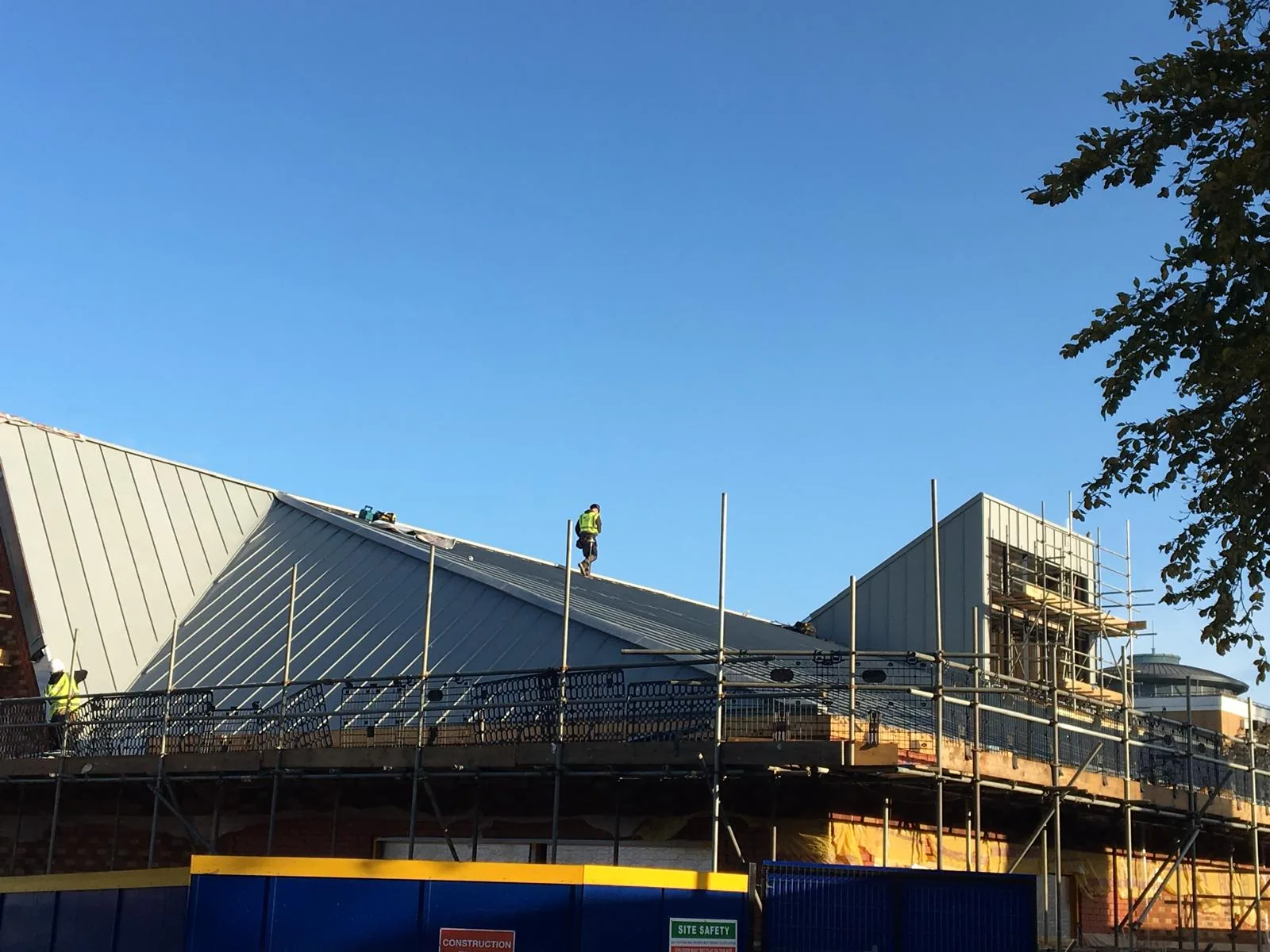 Centru Comercial Woking — Zinc — imagine 5