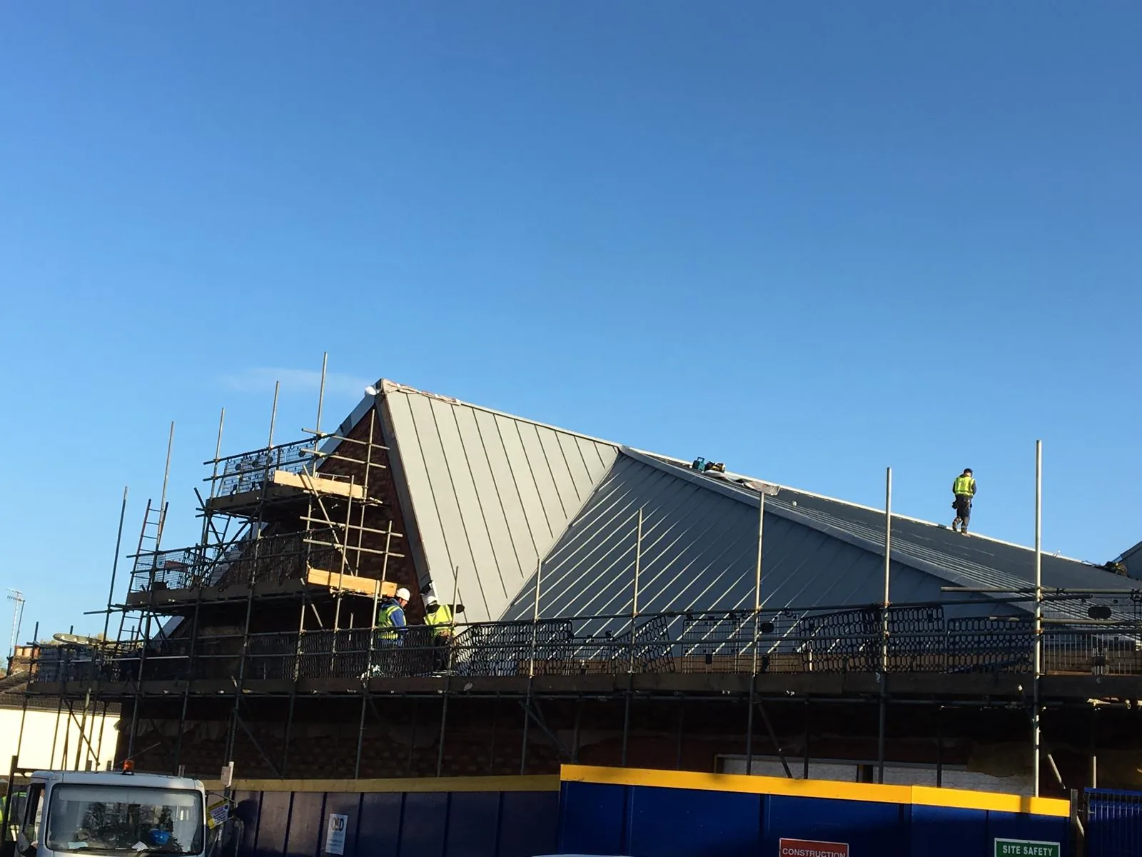 Centru Comercial Woking — Zinc — imagine 6